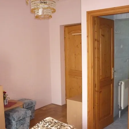 Barbara Apartmanhaz דירה *