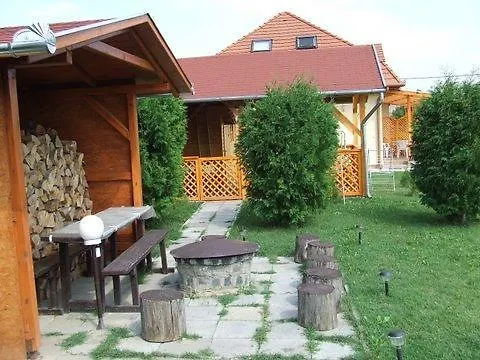 דירה Barbara Apartmanhaz Kehidakustány